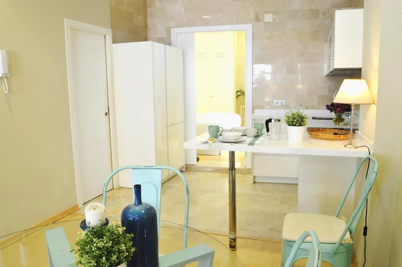 Homeyseville-Penthouse Cathedral Tomas De Ibarra St 6 Pax, Parking Optional Spain