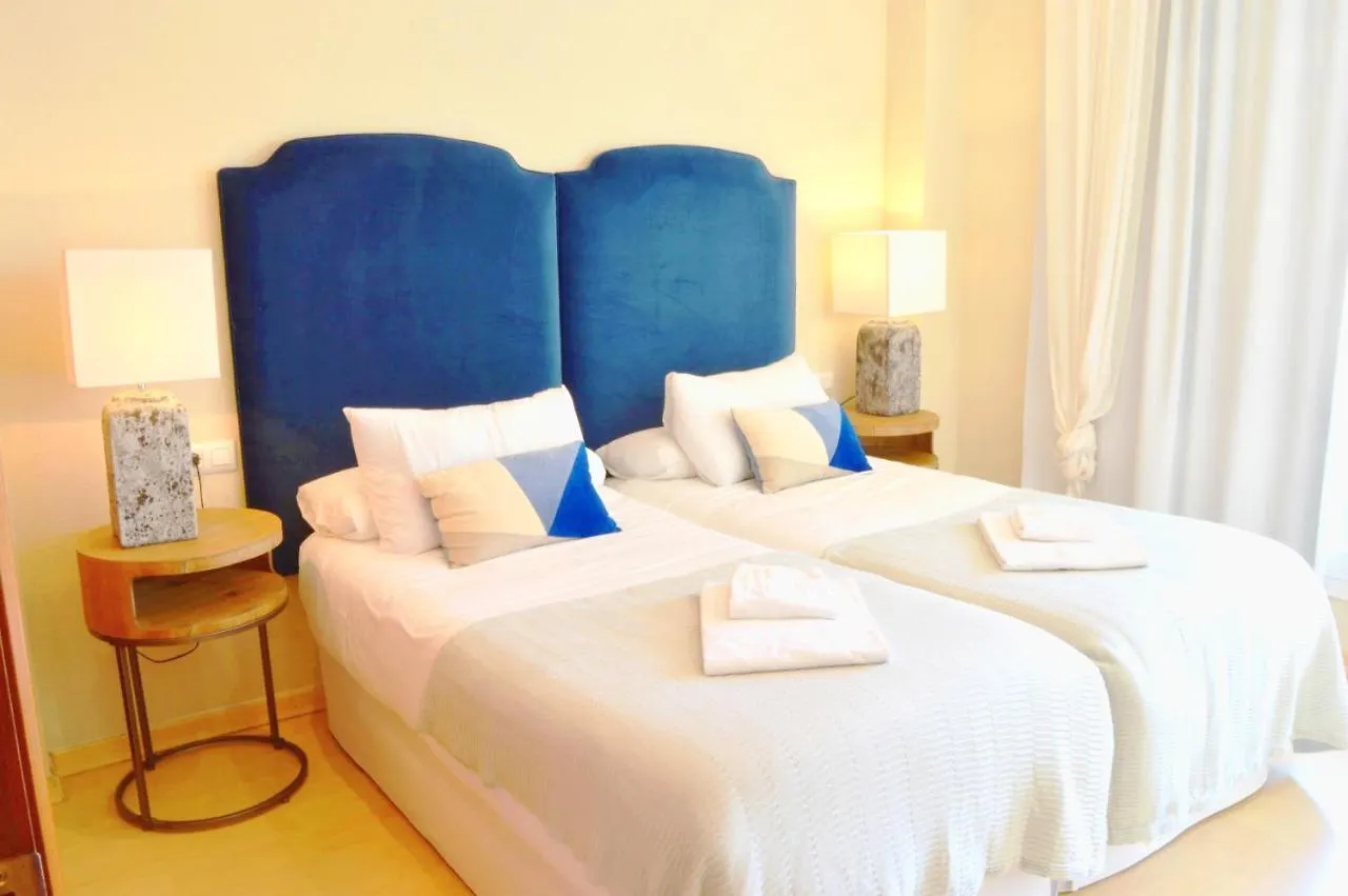 Apartment Homeyseville-Penthouse Cathedral Tomas De Ibarra St 6 Pax, Parking Optional