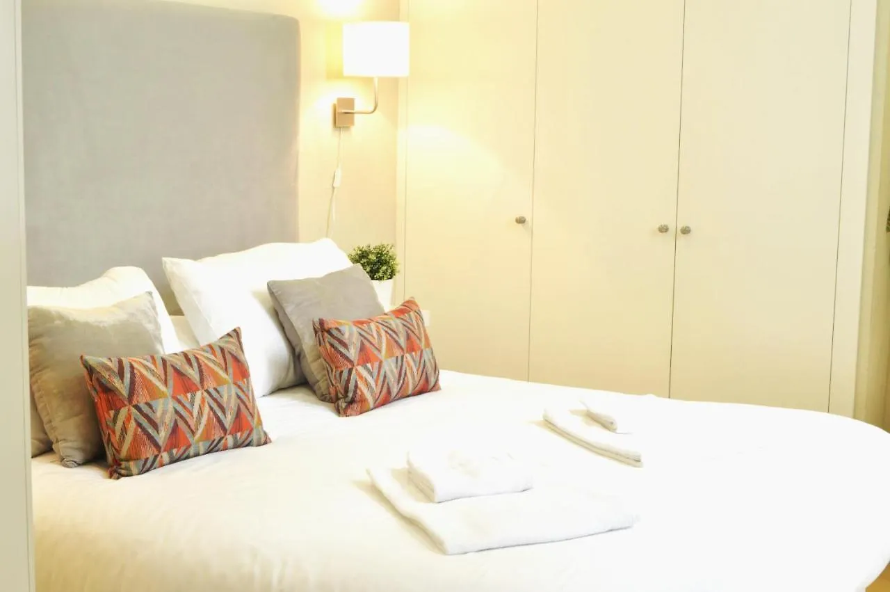 Homeyseville-Penthouse Cathedral Tomas De Ibarra St 6 Pax, Parking Optional Spain