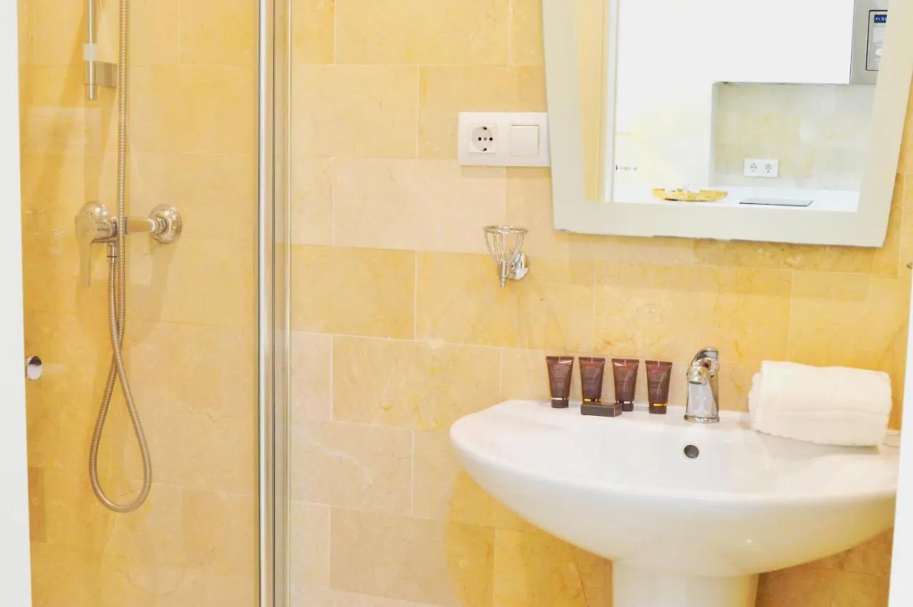 Homeyseville-Penthouse Cathedral Tomas De Ibarra St 6 Pax, Parking Optional Apartment